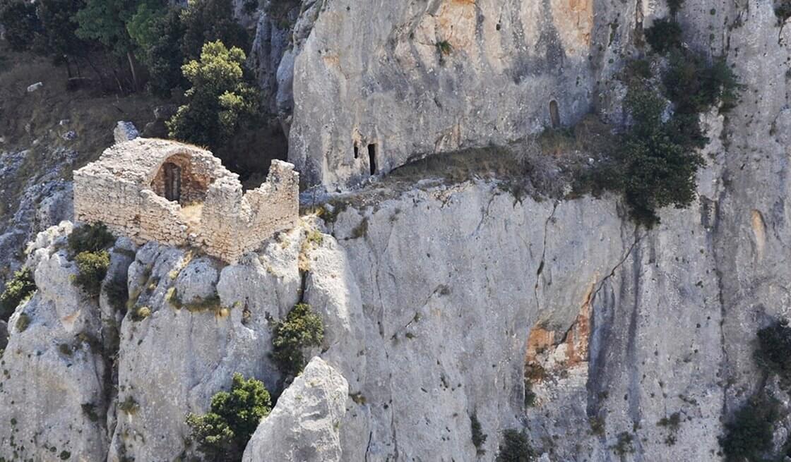 34 - Excursion Valle degli Eremi & Abbazia di Santa Maria di Pulsano (Gargano) - Tedi Tour Operator