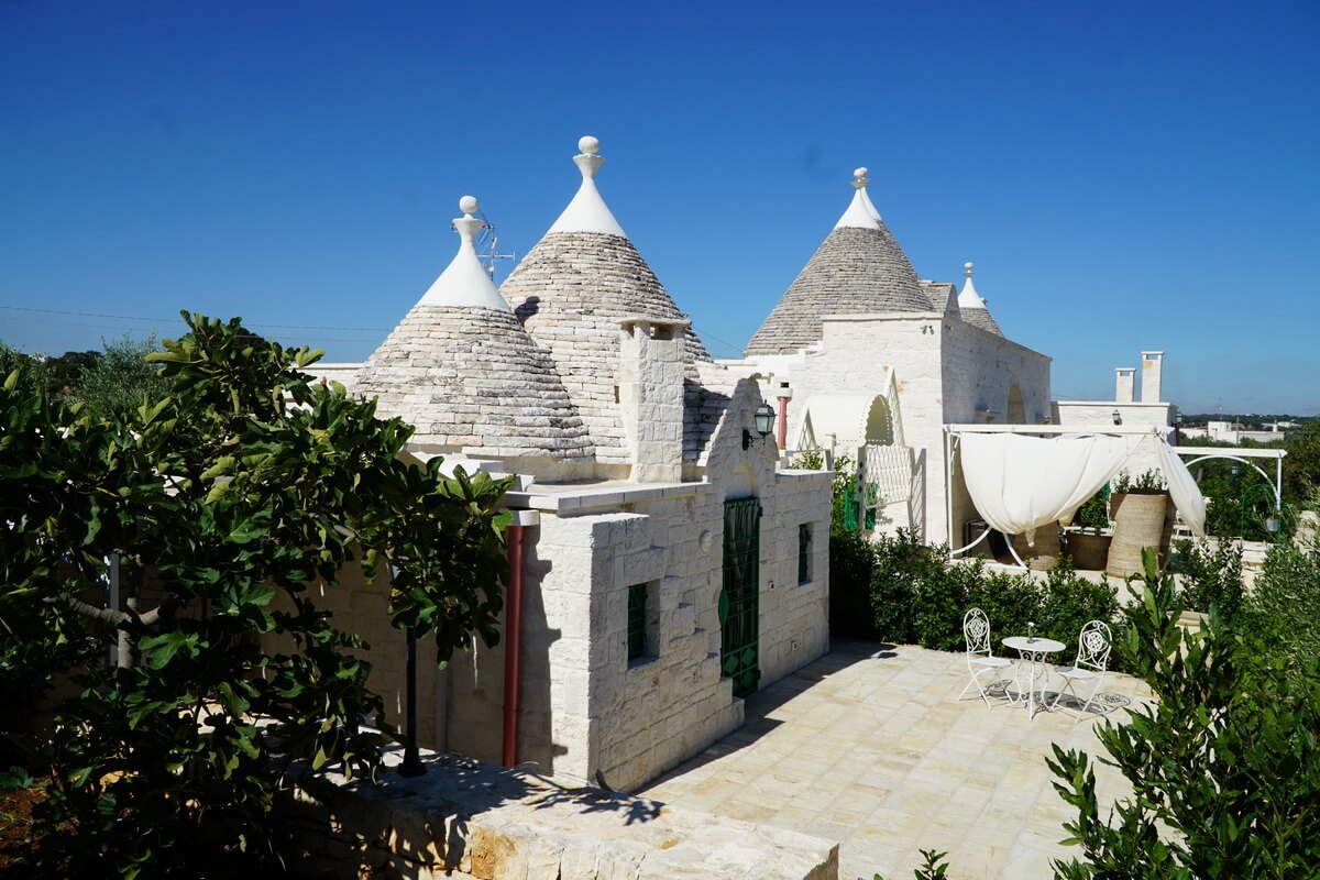 Trulli Privati in Puglia con piscina - "Trulli Abete Rosso"